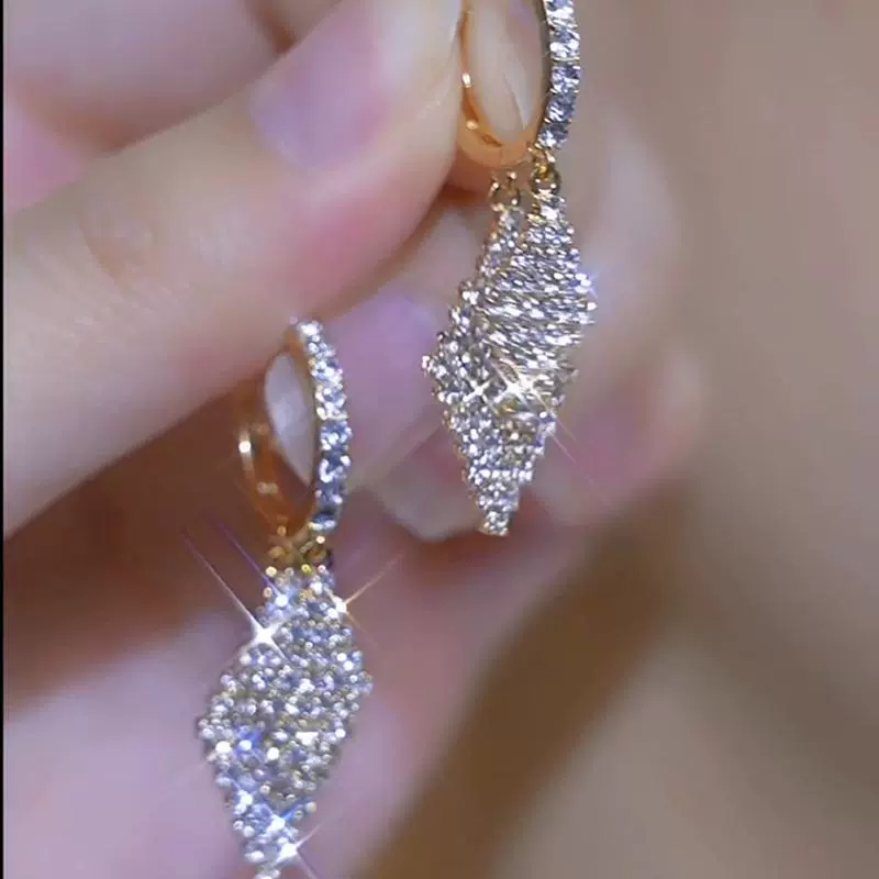 Light luxury high-end super flash diamond rhombus earrings women's popular new popular atmospheric fashion versatile geometric earrings - Deanwangkt
