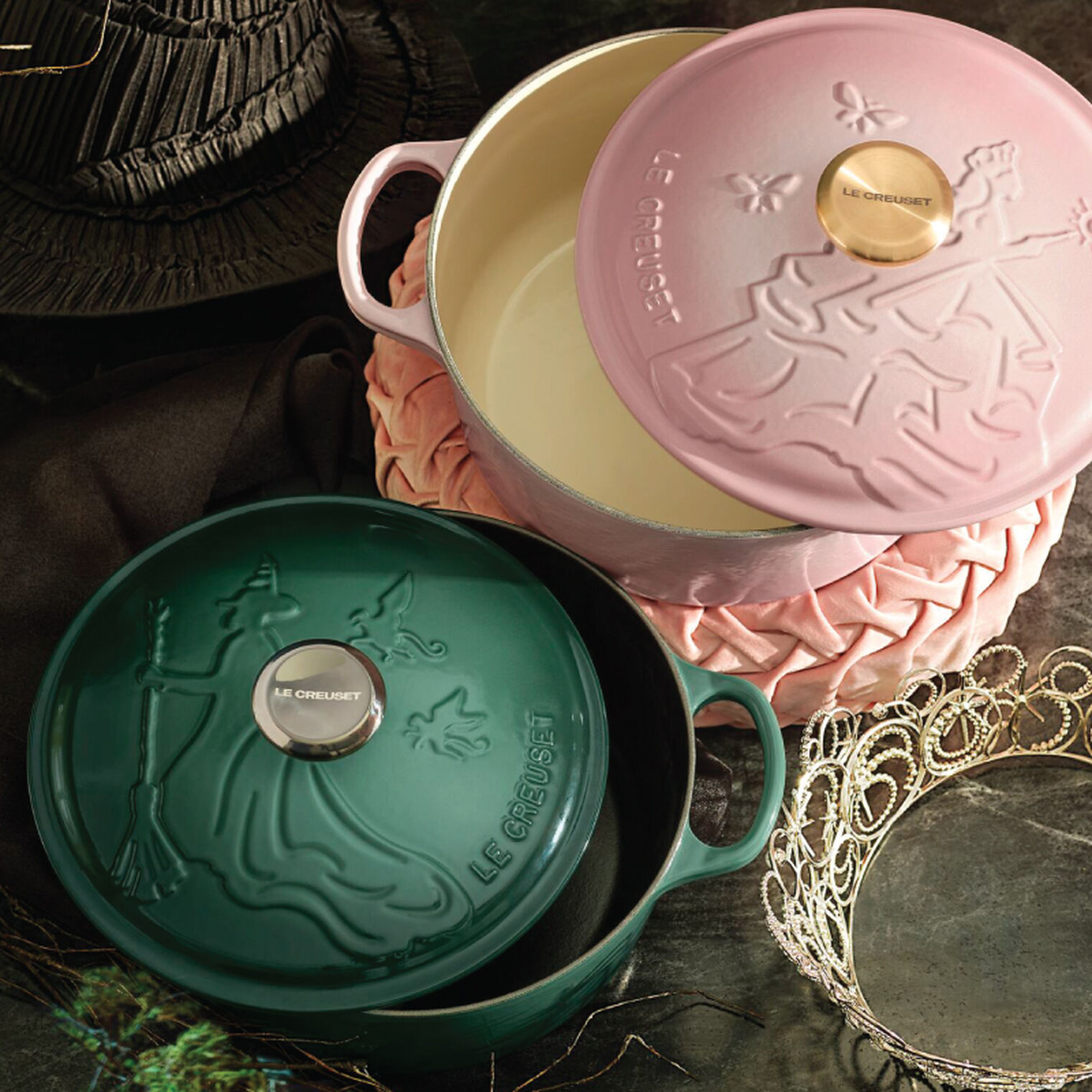Wicked Collection Elphaba Embossed Signature Round Dutch Oven