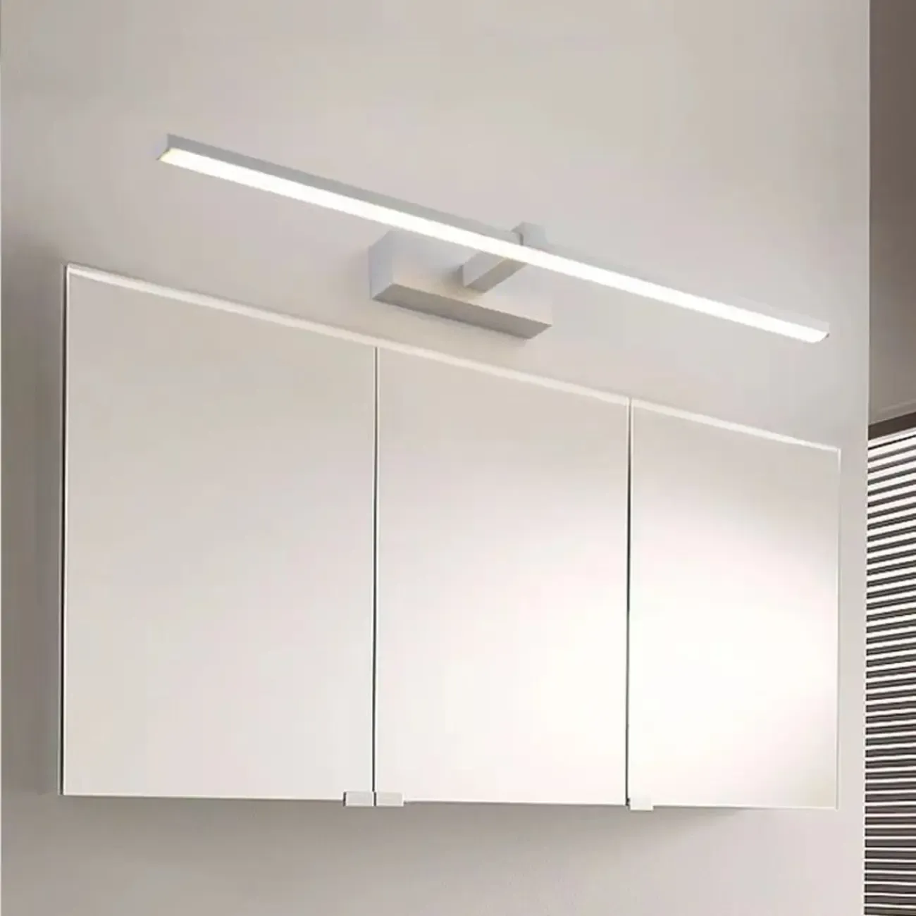 Modern Linear Bathroom Vanity Light with Dimmable Design
