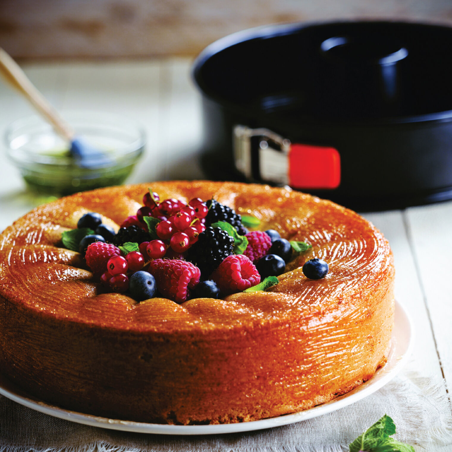 Non-stick Metal Bakeware Fluted Springform Pan with Funnel