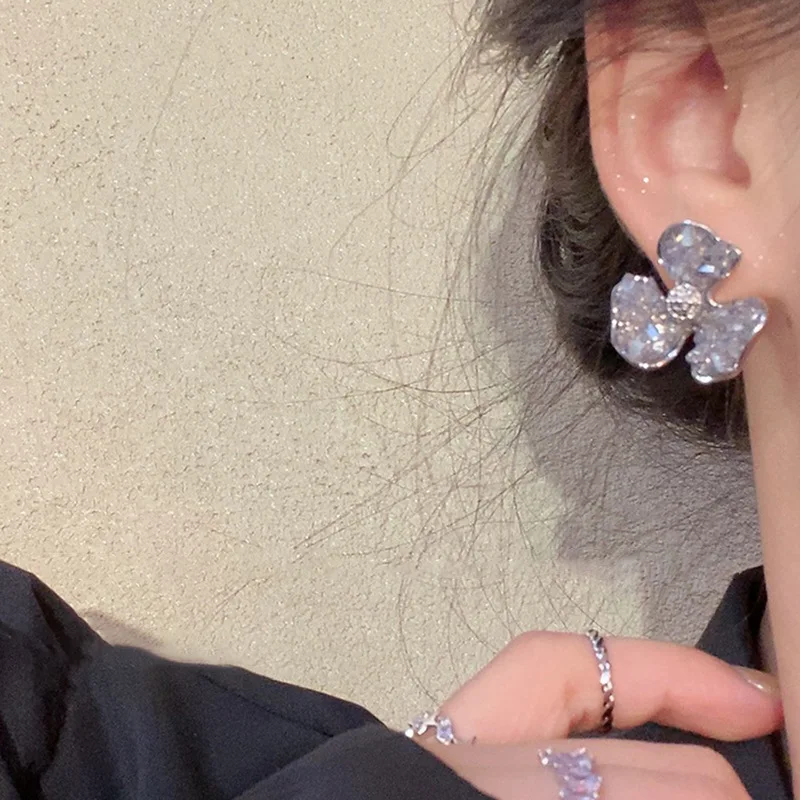 hulianfu Korean Fashion Exquisite Crystal Flower Stud Earring For Women Girls Fresh Sweet Petals Earring Brincos Jewelry Gifts - Deanwangkt