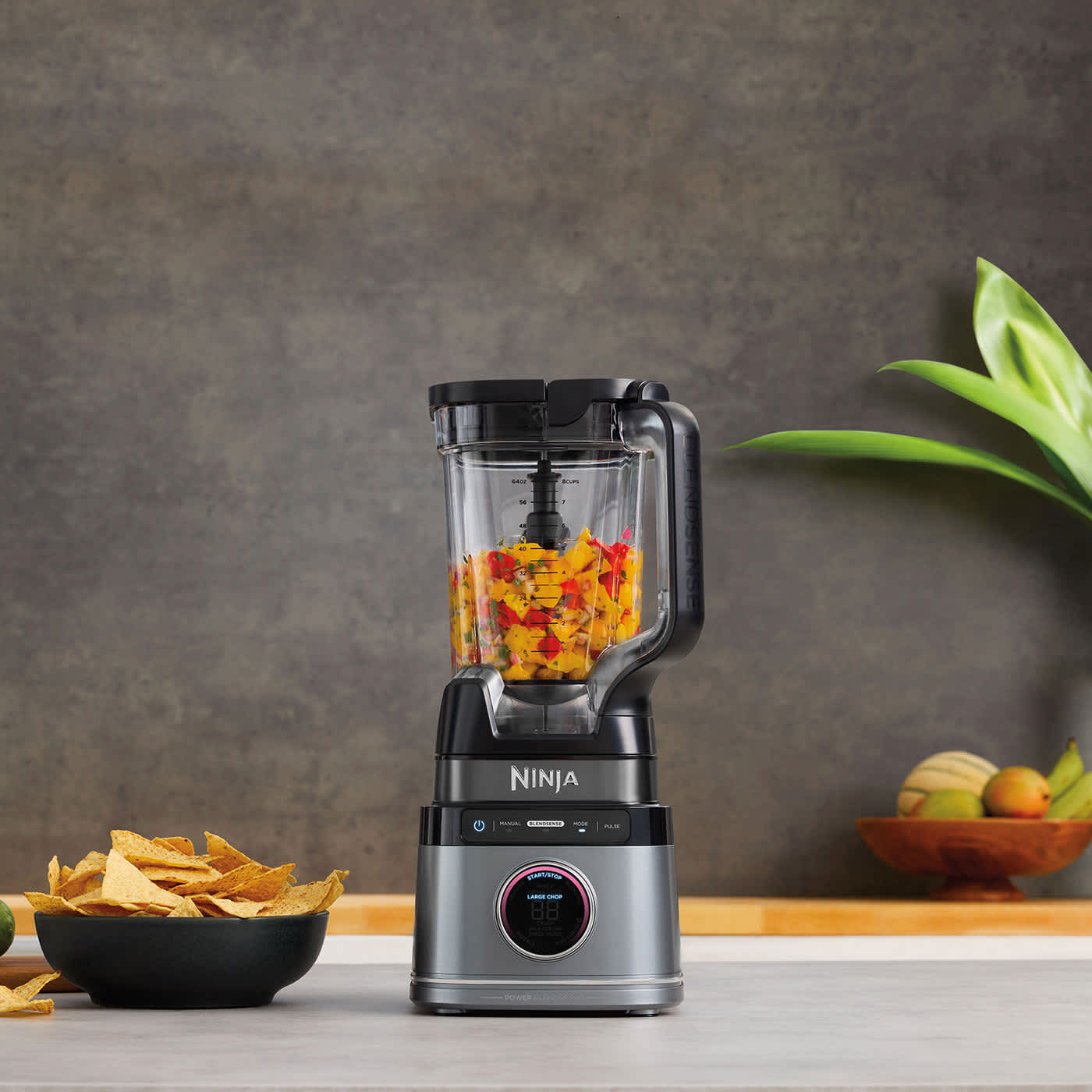 Detect Power Mixer mit Tortillachips und Salsa Detect Power Mixer mit Tortillachips und Salsa