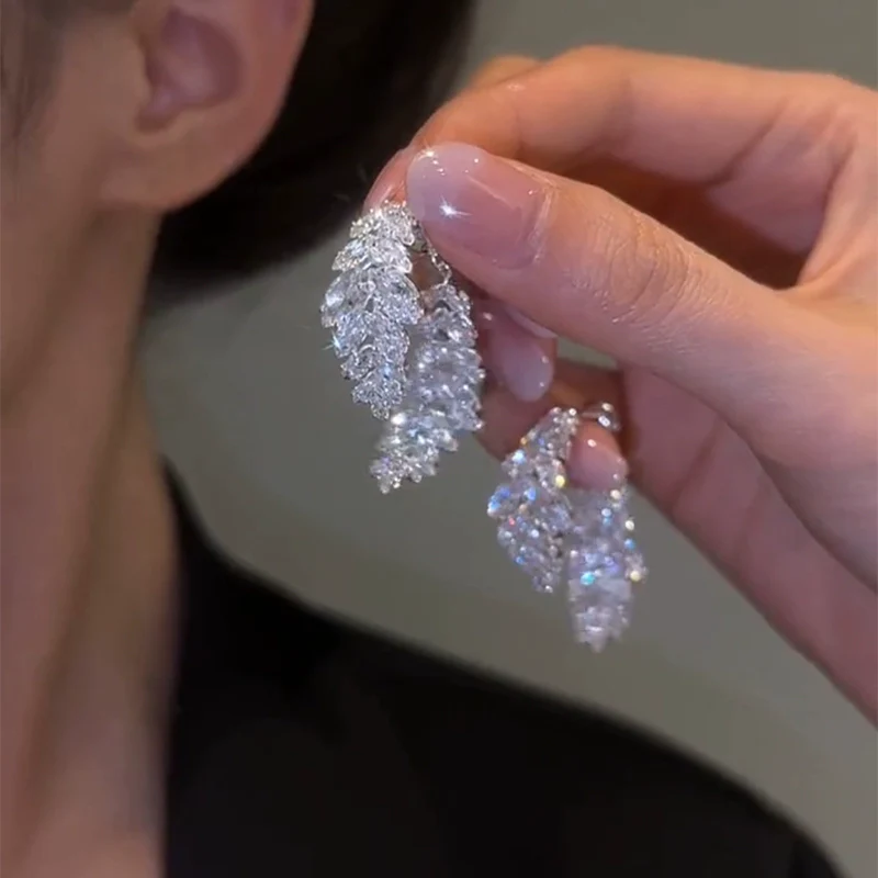Light luxury zircon leaf earrings, women's niche high-end sense, front and rear earrings, light luxury sterling silver needle ear jewelry, new trend - Deanwangkt