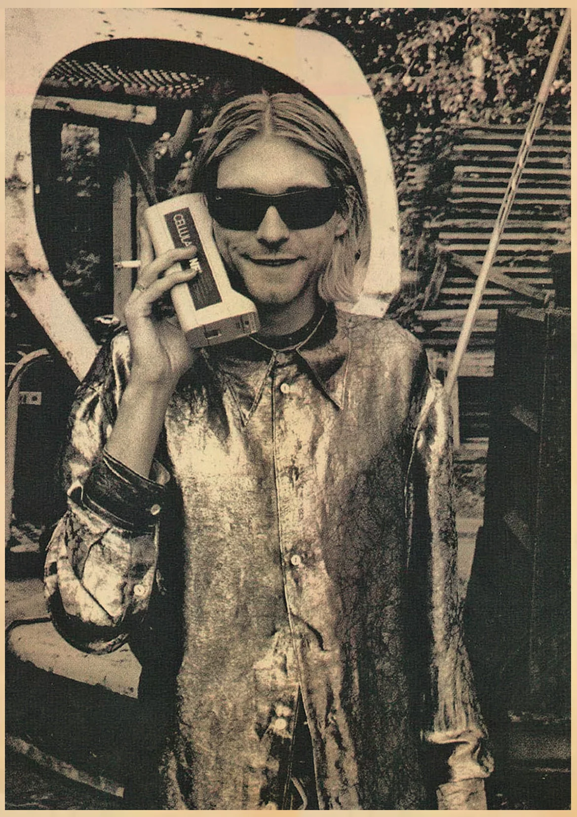 HULIANFU Singer Kurt Cobain Posters Rock and Roll Music Retro Kraft Paper Sticker DIY Vintage Room Bar Cafe Decor Gift Art Wall Paintings - Deanwangkt