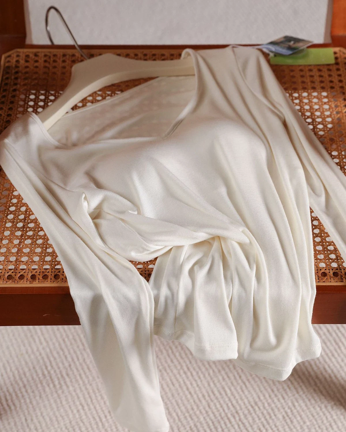 Wool-acetate-acrylic blend thermal V-neck underwear with chest pads, two-in-one women's long-sleeve base-layer top, outerwear-friendly