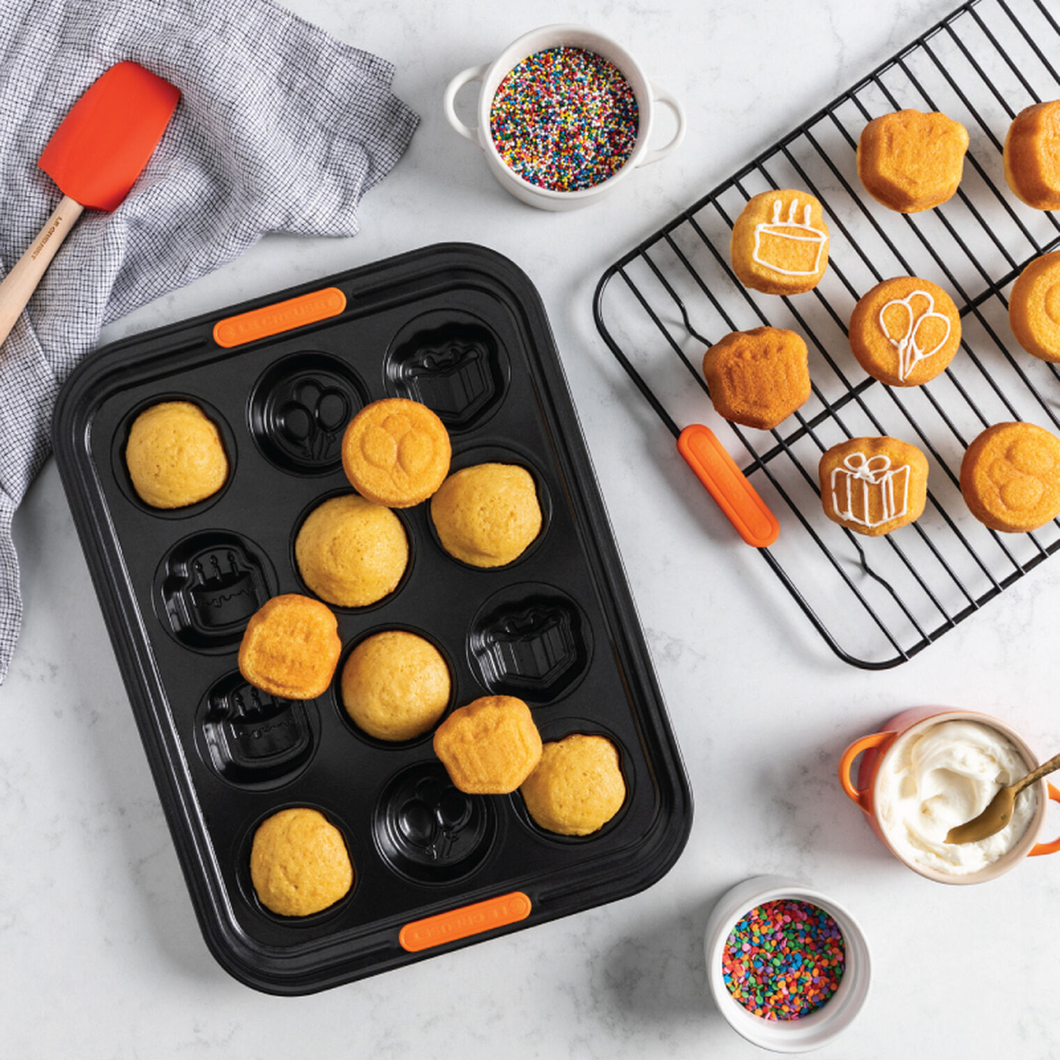 Non-stick Metal Bakeware Celebration Cakelet Pan