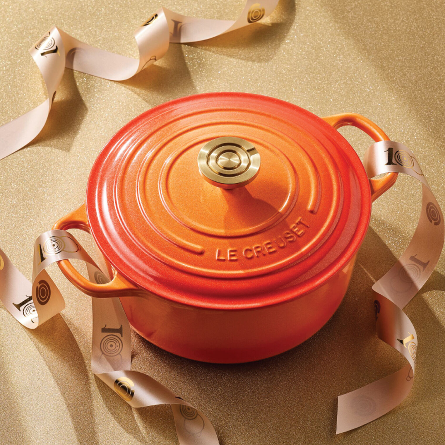 Signature Round Dutch Oven with Crucible Knob