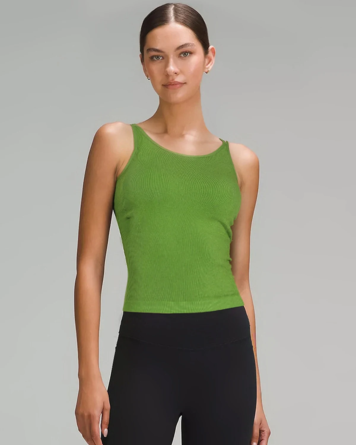 Women's seamless double-strap sports tank top with four-way stretch, integrated bra cups, no bra needed, suitable for outerwear or layering, with a U-back camisole design