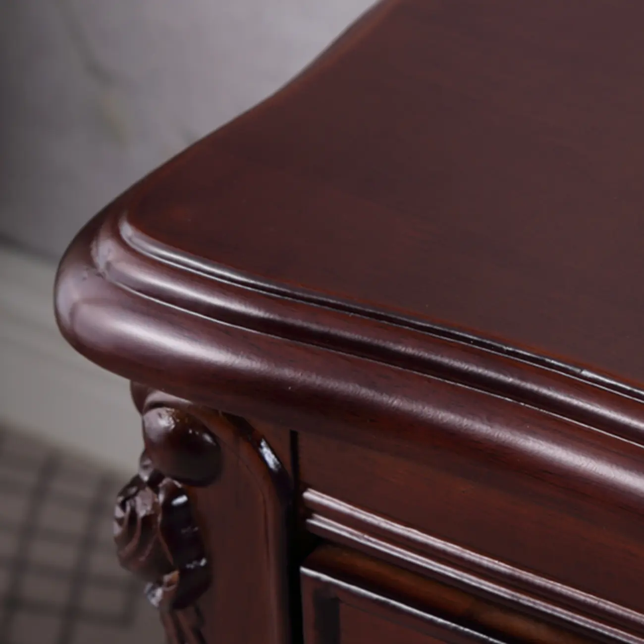 Traditional Carved Wood 2-Drawer Nightstand