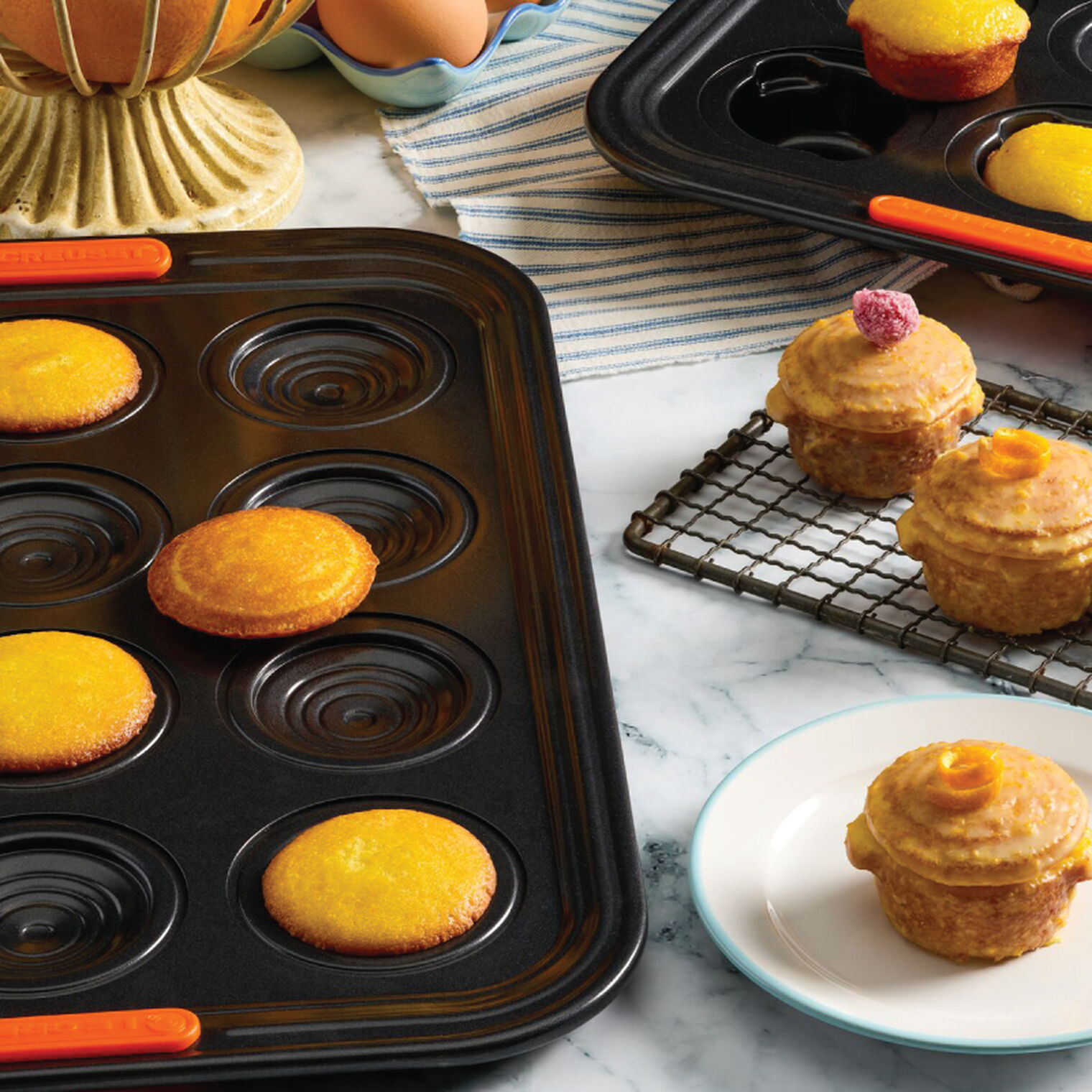 2-Piece 12-Cup Round Dutch Oven Cakelet Pan