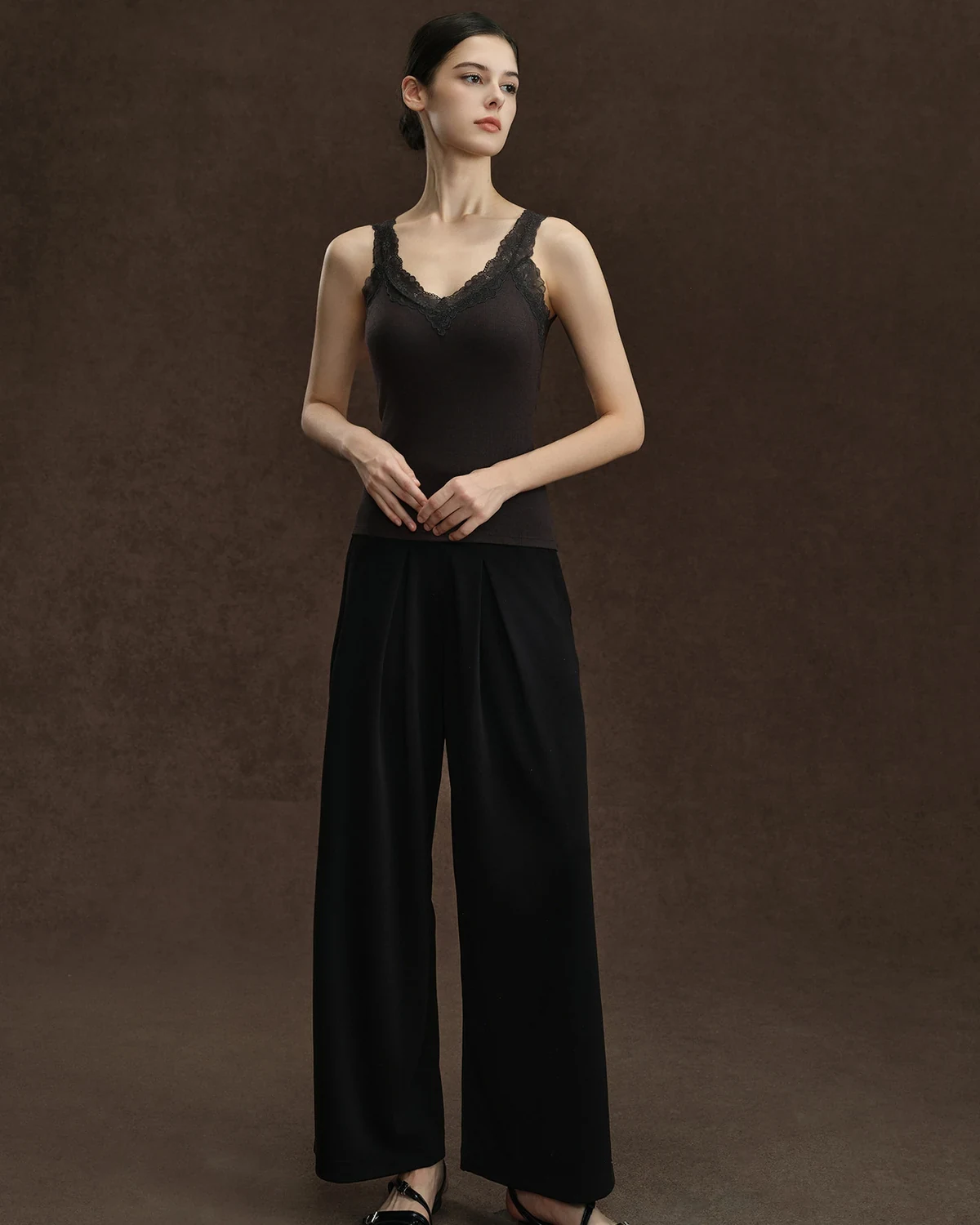 Long-staple cotton, modal, and wool no-bra-needed outerwear-friendly camisole, women's V-neck lace thermal base-layer tank