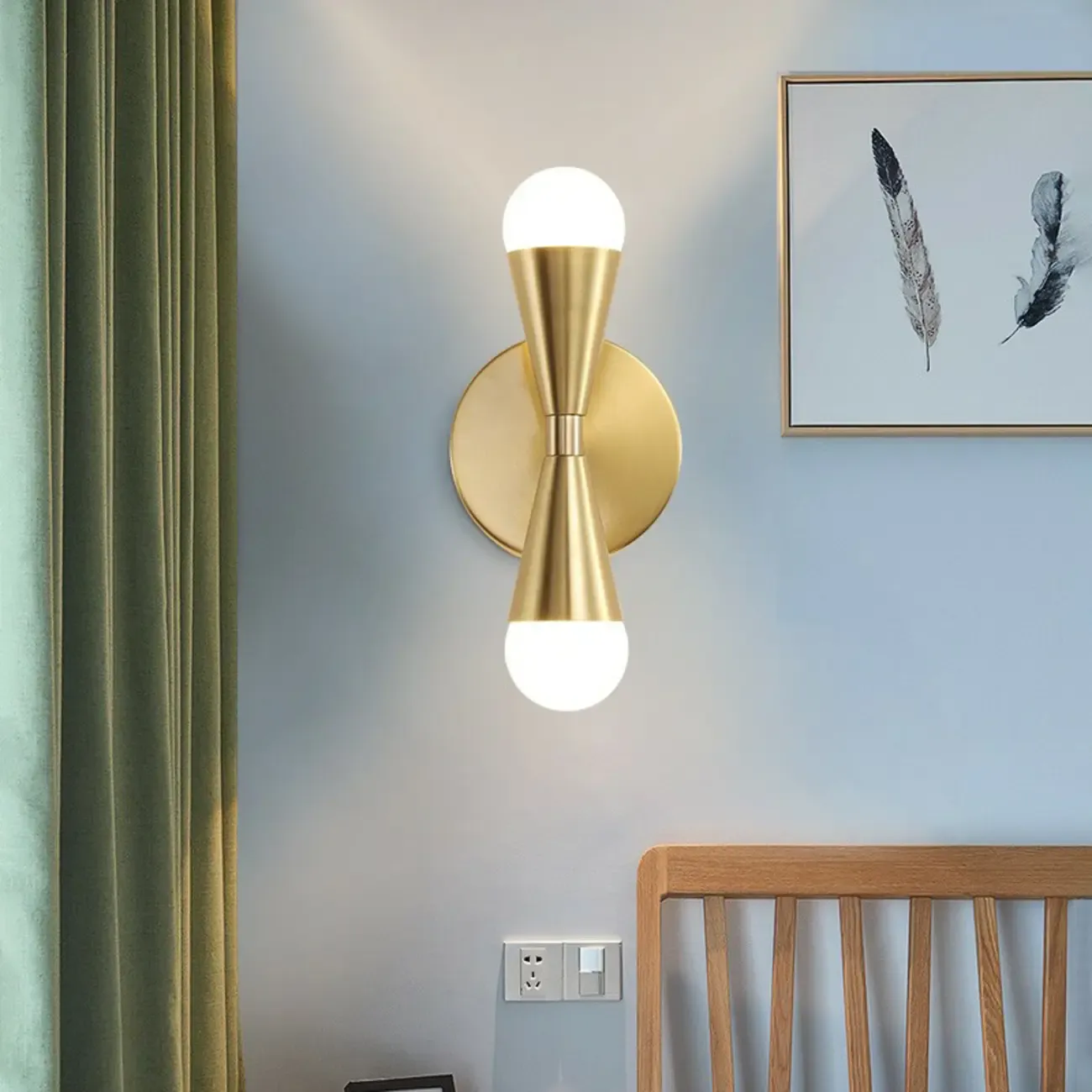 Elegant Straight 2-Light Wall Light Fixture in Gold