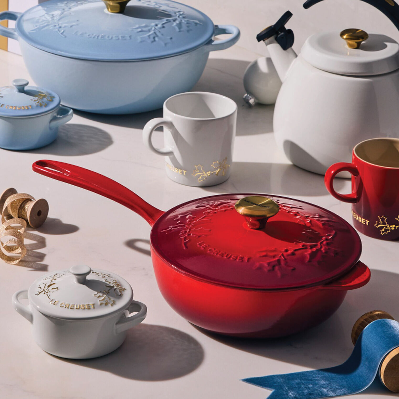 Holly Collection Traditional Round Saucier