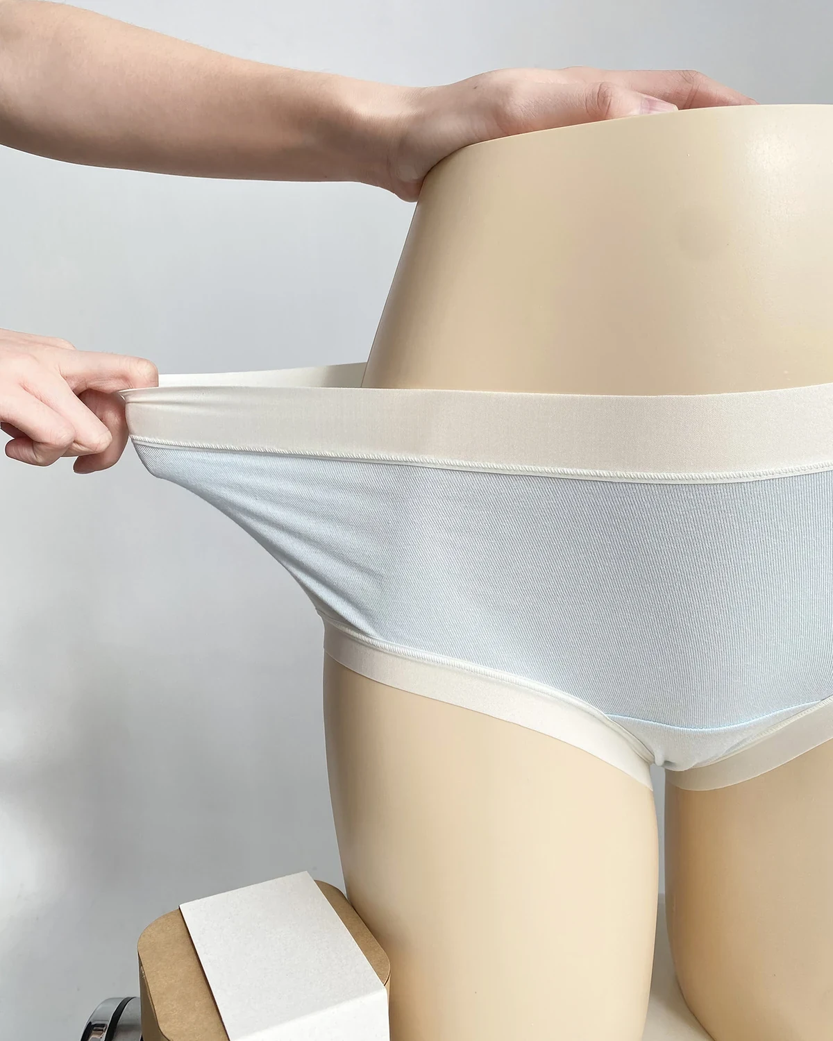 Comfortable breathable cotton color-block triangle panties for women, mulberry silk polylactic acid extended crotch full-hip underwear 3-pack