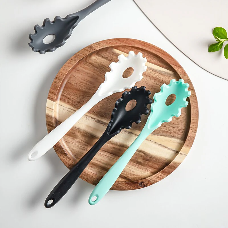 HULIANFU Silicone Pasta Noodle Spoon Pasta Scoop Colander Noodle Spaghetti Ladle Slot Spoon Heat-Resistant Tableware Kitchen Gadget - Deanwangkt
