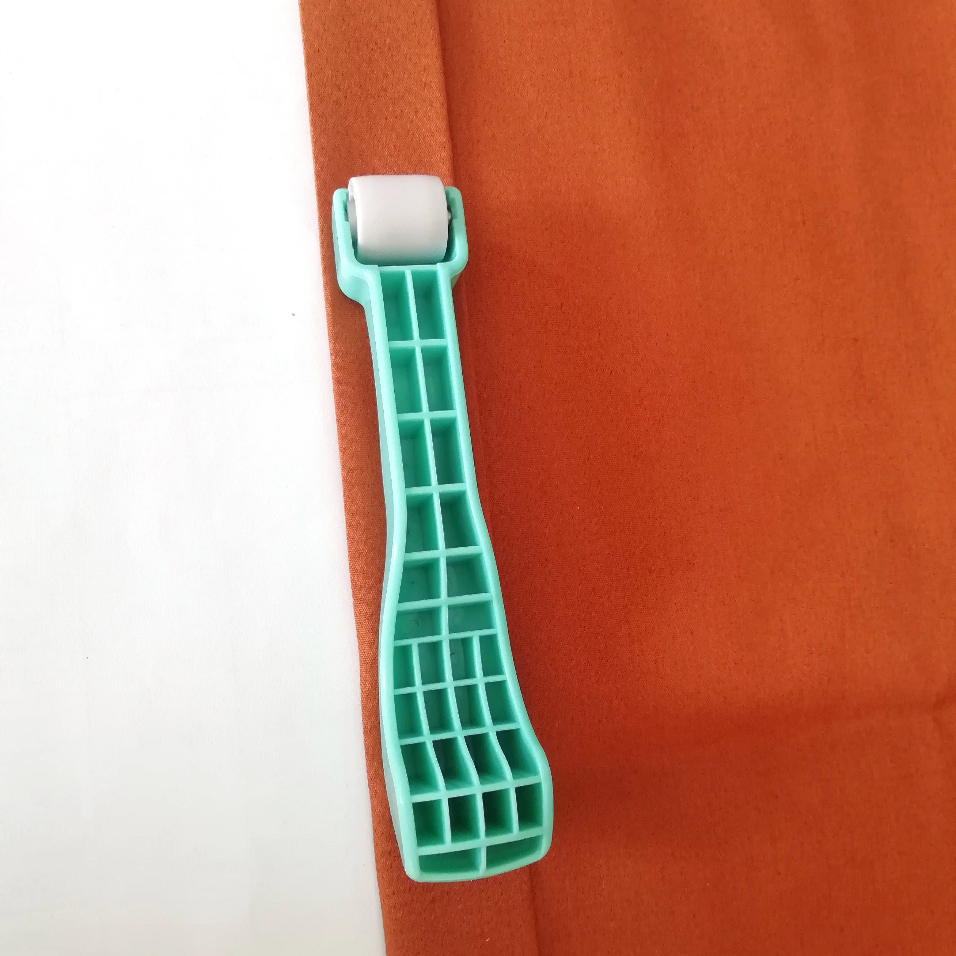 HULIANFU sewing tools Roll & Press  Clover to quickly press seams that won't pull, stress, or distort fabric roller pusher Squeegee wheel - Deanwangkt