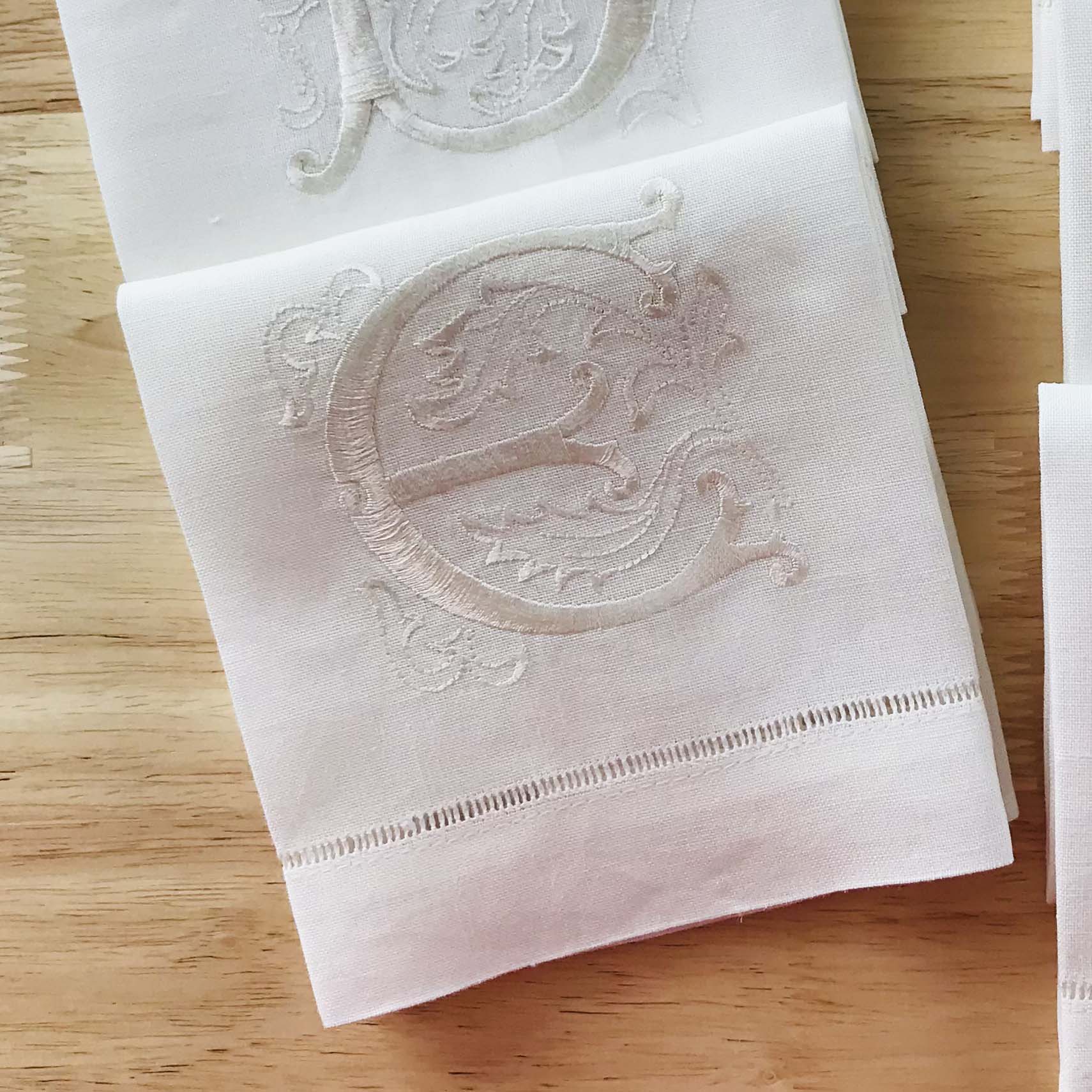 HULIANFU Letters Embroidery  Table Napkin  White Wedding Party Holiday  Decorative  Towel  Rectangular  Hand Towels - Deanwangkt