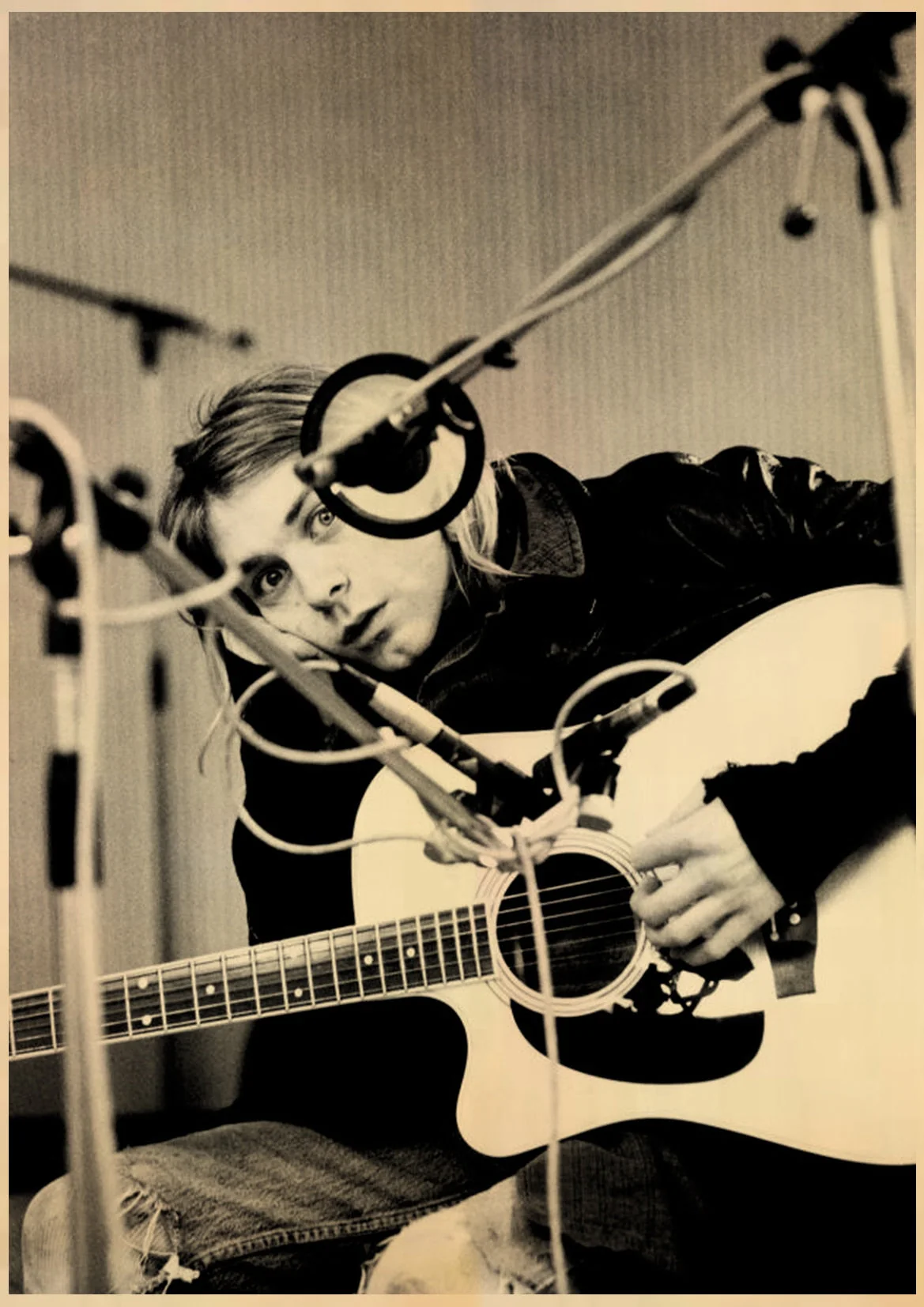 HULIANFU Singer Kurt Cobain Posters Rock and Roll Music Retro Kraft Paper Sticker DIY Vintage Room Bar Cafe Decor Gift Art Wall Paintings - Deanwangkt