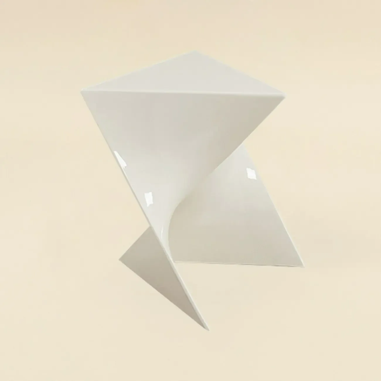 Living Room Acrylic Triangle Side Table with Twisted Base