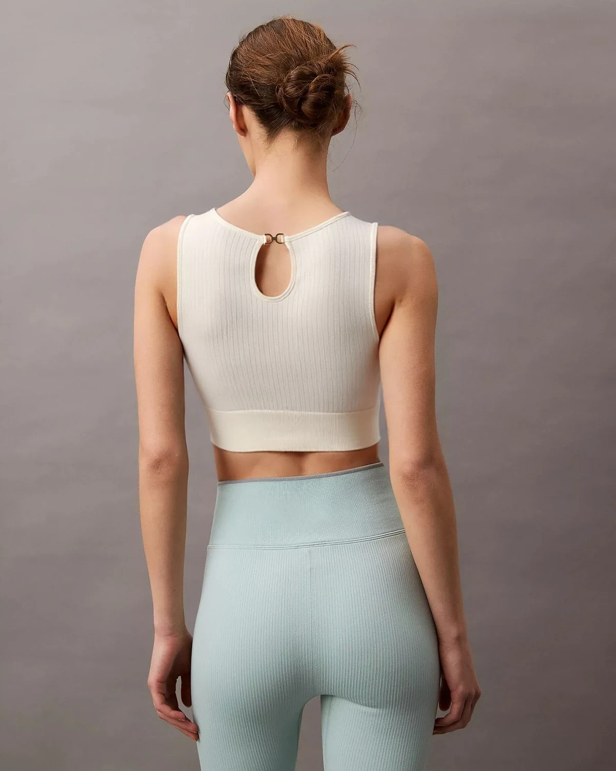 High-stretch skin-friendly breathable outerwear-ready camisole yoga fitness sports tank with fixed cups and cutout back