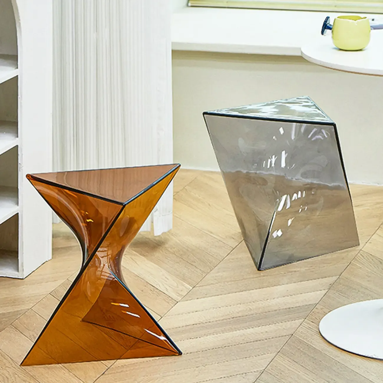 Living Room Acrylic Triangle Side Table with Twisted Base