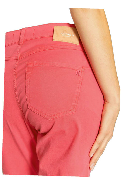 Detail des Stoffes einer Hose mit Elasthan