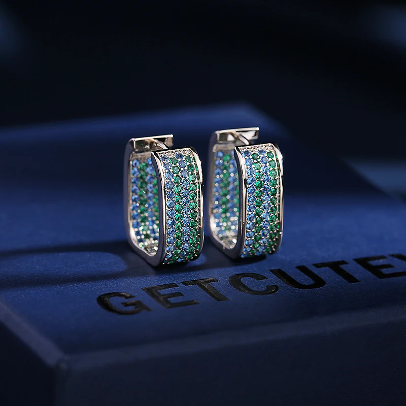 2025 Light luxury high-end earrings, geometric simplicity and versatility, slightly inlaid with zirconium three-dimensional square earrings, designer ear buckles - Deanwangkt