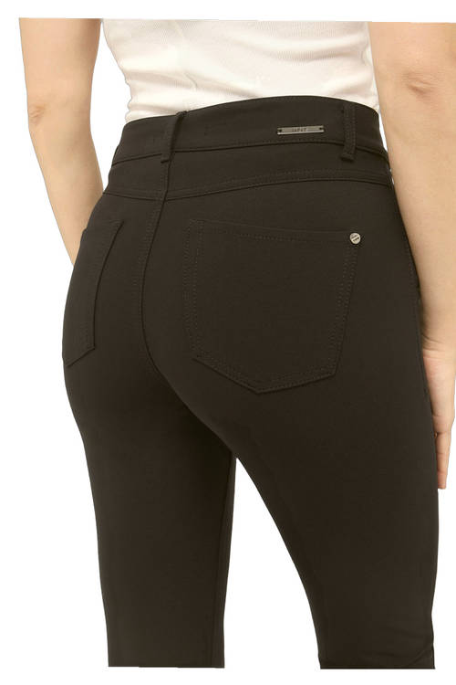 Elastische Hose mit Slim Fit Passform – Detail des Reißverschlusses