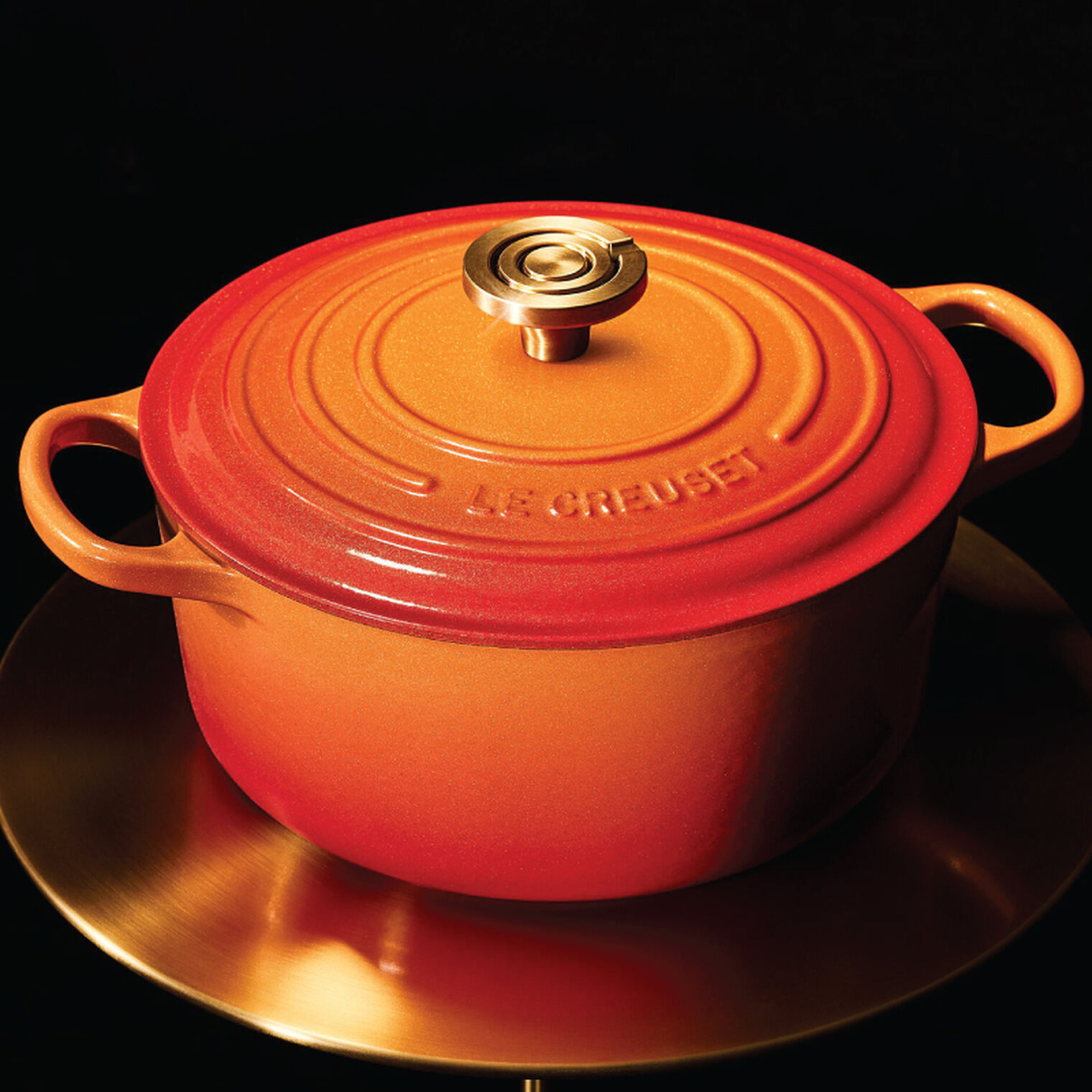 Signature Round Dutch Oven with Crucible Knob