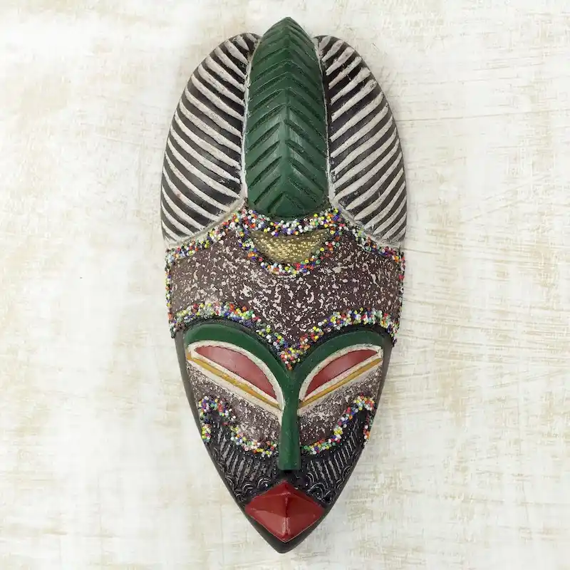Handcrafted Sese Wood 'Pride of a Queen' African Wall Mask (Ghana)