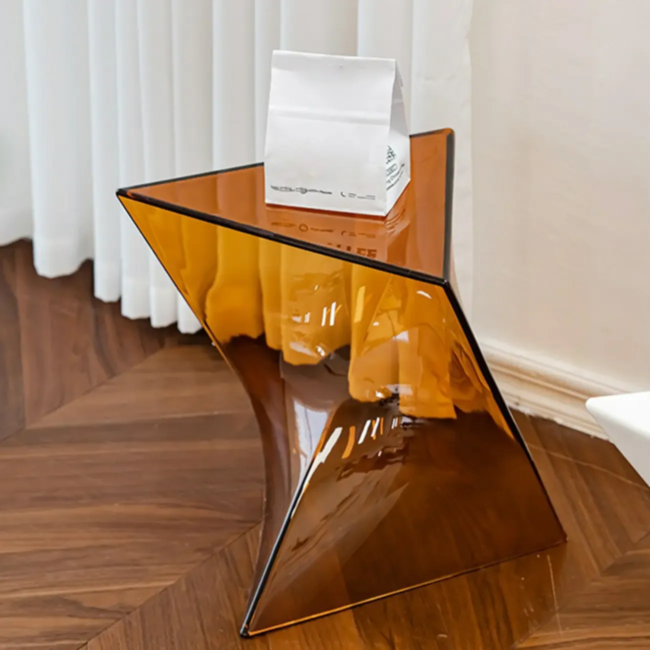 Living Room Acrylic Triangle Side Table with Twisted Base