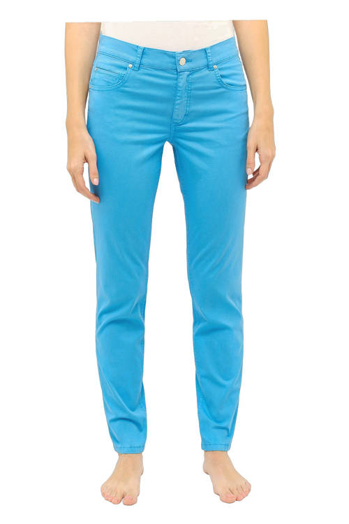 Hose mit Coloured-Denim – Nahaufnahme