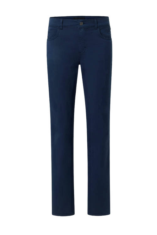Leichte Stoffhose für Damen in Straight-Fit – Modellaufnahme