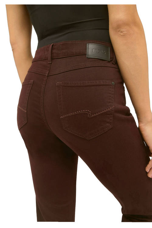 Straight Fit Damenhose – Detail der Naht