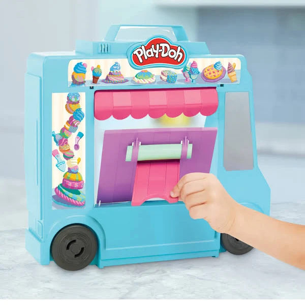Play-Doh Ice Cream Truck Playset Toy with Decorating Tool, Cake Molds & 5 Cans of Modeling Compound