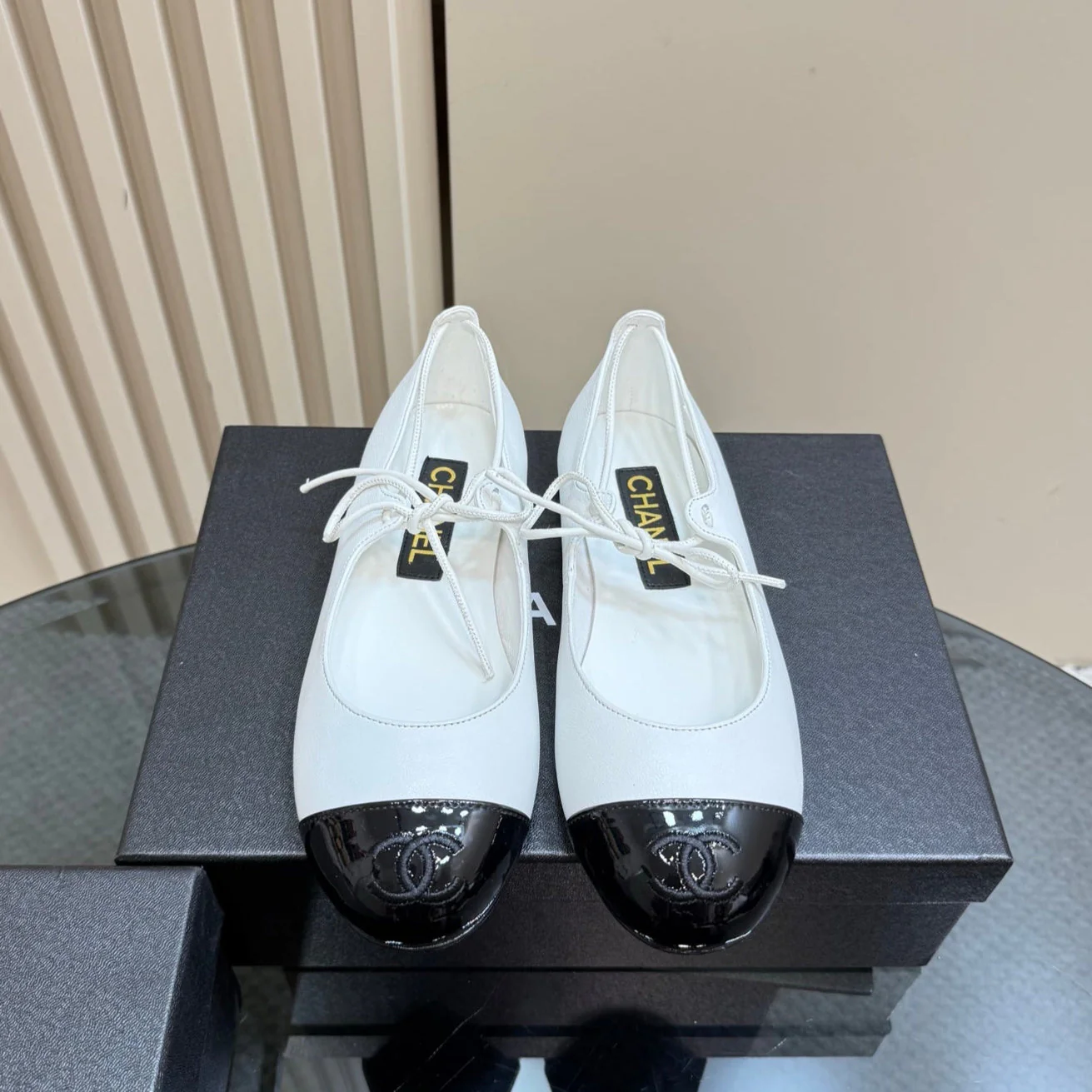 CHANEL 25 Mary Jane Flat White Leather with Patent Leather 239411