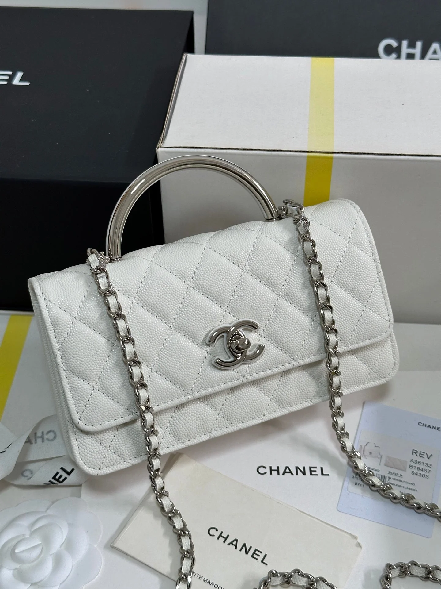 CHANEL 25P Wallet Woc Handle 17cm White Leather Silver Hardware 243442
