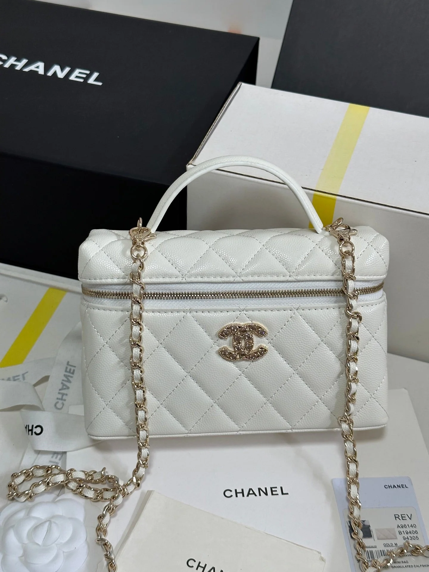 CHANEL 25P Vanity Case 19.5cm White Calfskin Heart Rhinestone 243604