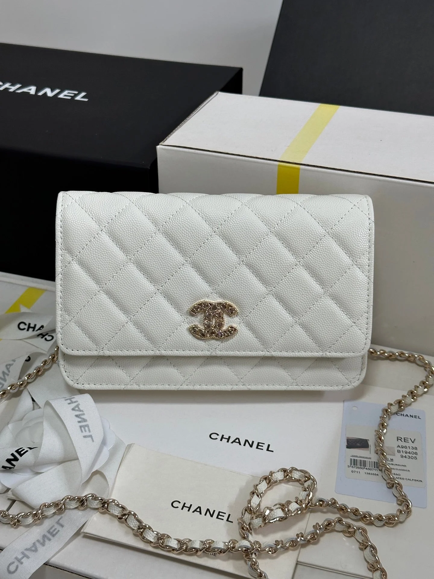 CHANEL 25P Wallet On Chain 19cm White Cowhide Heart Rhinestone 243592
