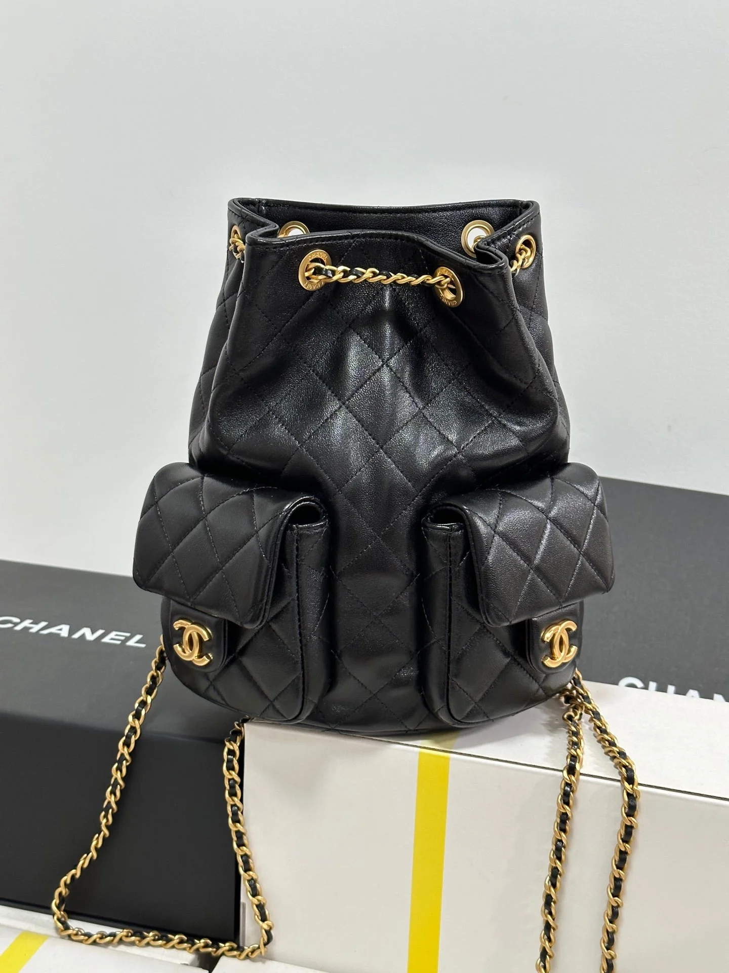CHANEL 25C Backpack 24.3cm Black Genuine Lambskin Gold Hardware243672