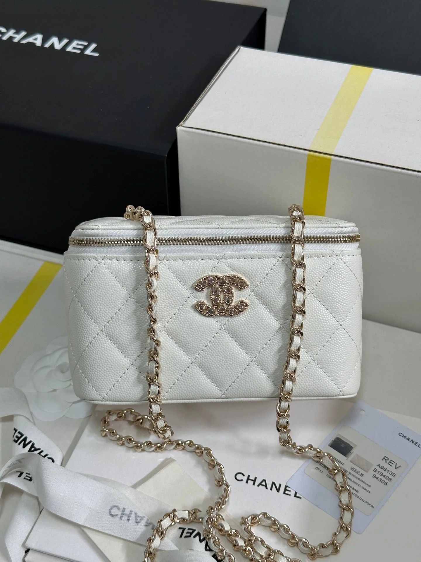 CHANEL 25C Vanity Case 17cm White Caviar Leather Heart Rhinestone Light Gold Hardware 243421