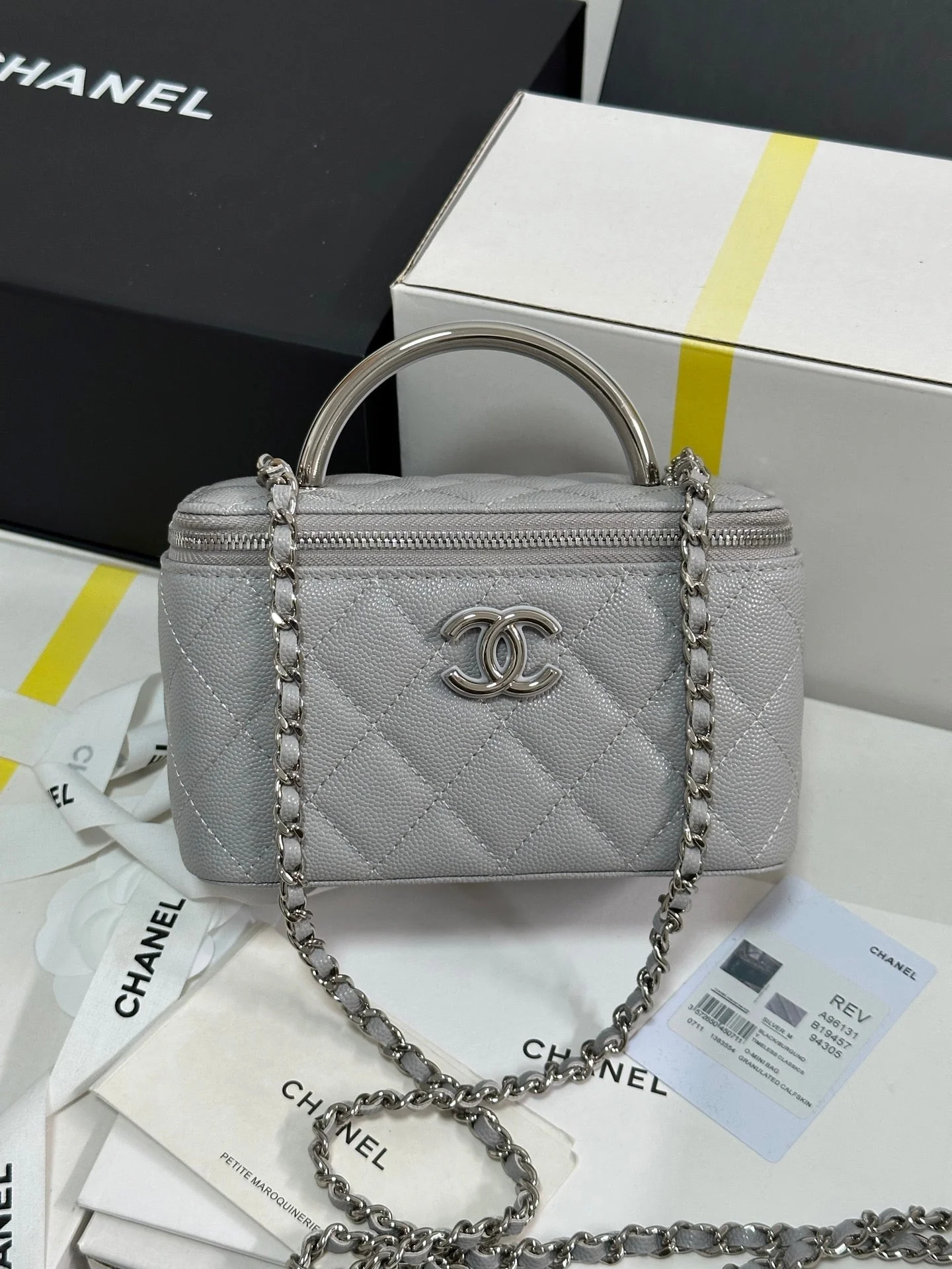 CHANEL 25P Vanity Case 17cm Light Gray Leather Silver Hardware 243466