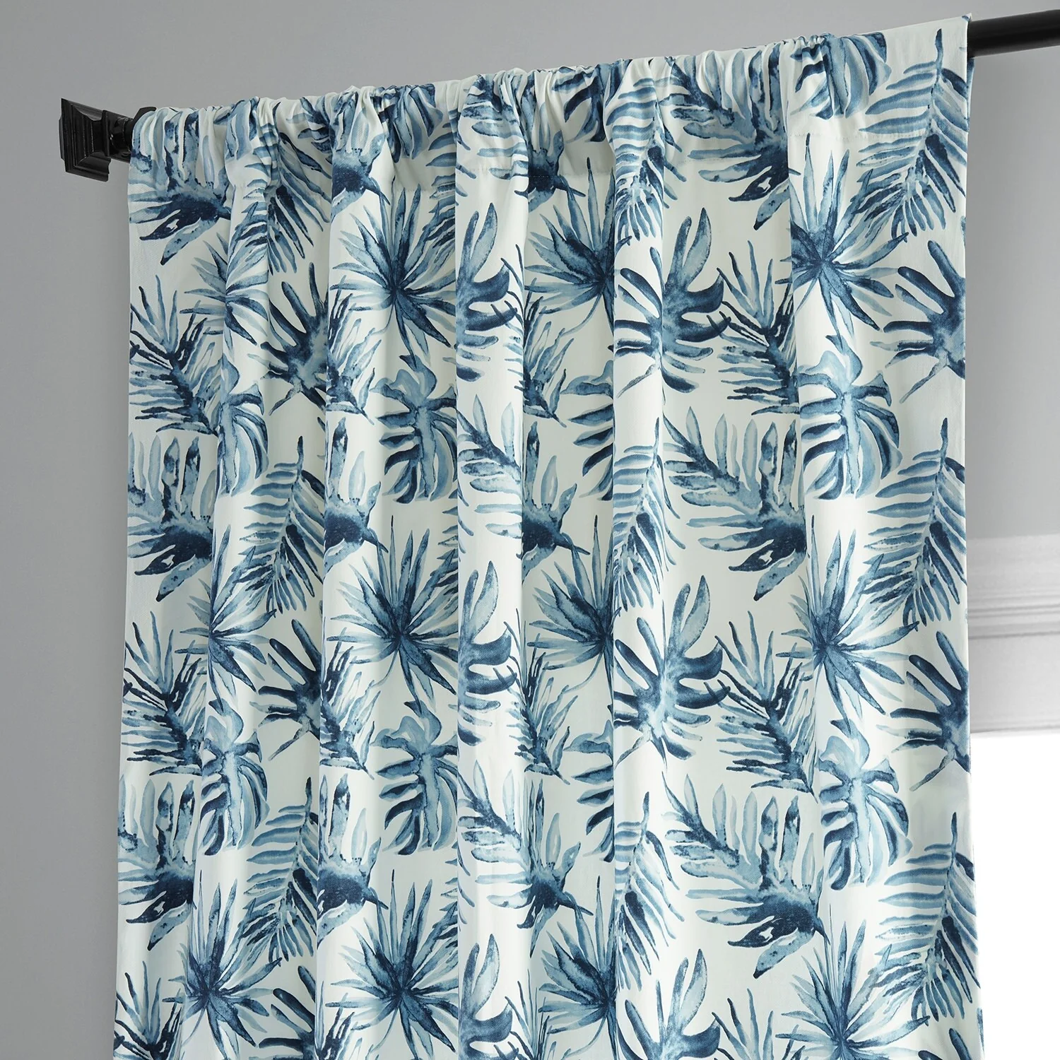 Exclusive Fabrics Coastal Leaf Cascade Printed Cotton Room Darkening Curtain (1 Panel)