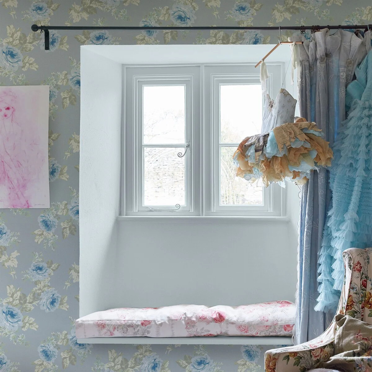 Shabby Chic by Rachel Ashwell Royal Bouquet Blue Wallpaper