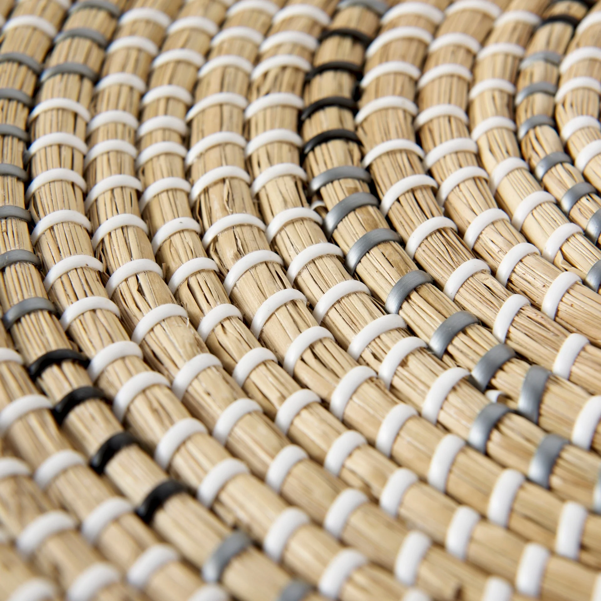 Avel Light Brown Seagrass w/Black, Grey & White Accents Round Hanging Wall Plate