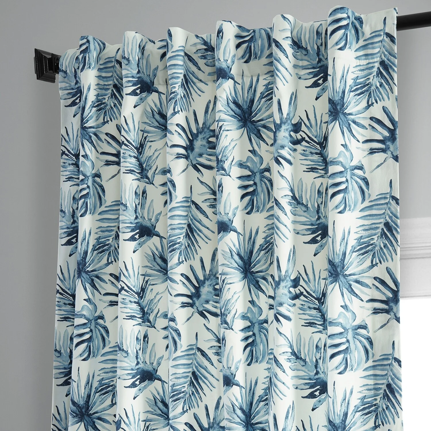 Exclusive Fabrics Coastal Leaf Cascade Printed Cotton Room Darkening Curtain (1 Panel)