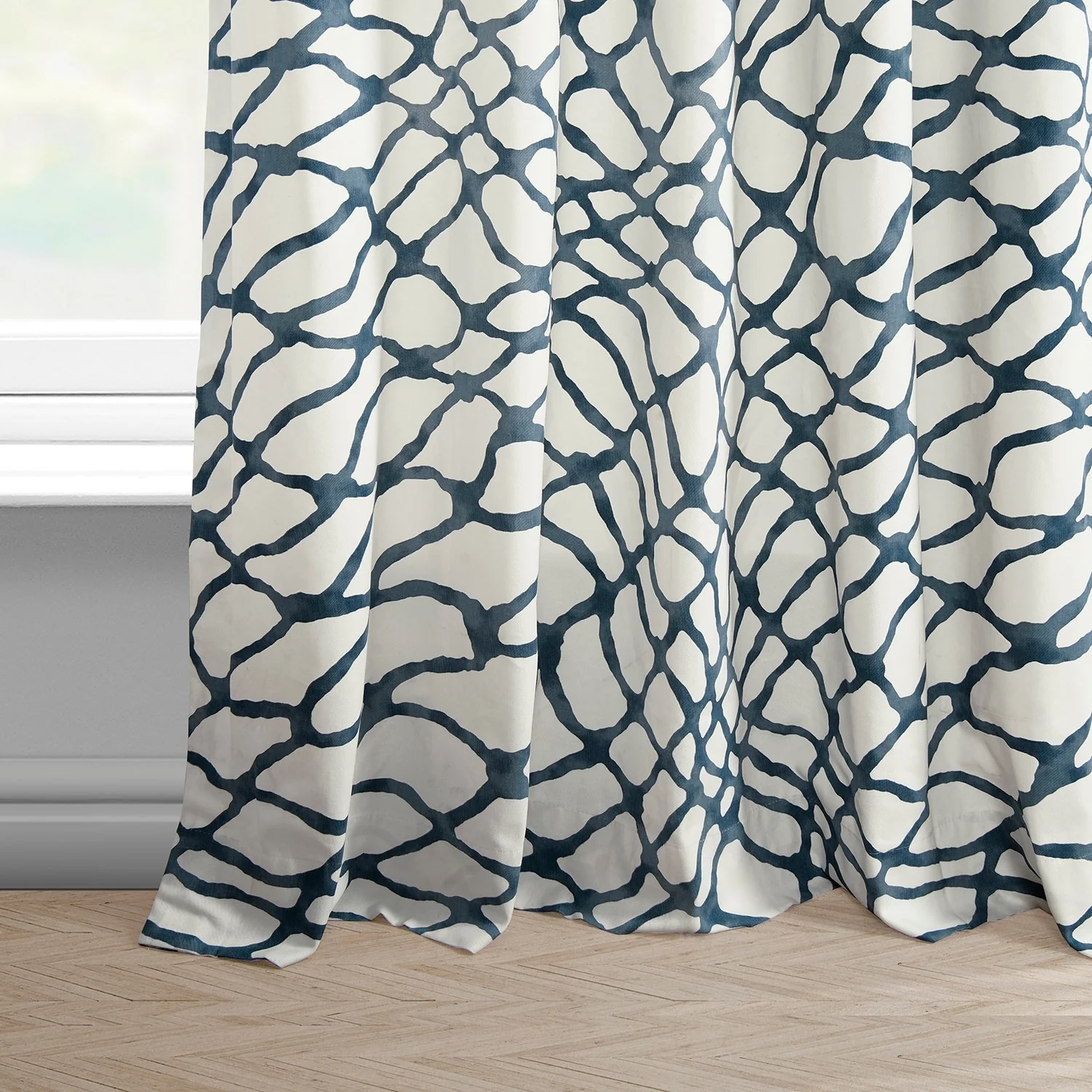 Exclusive Fabrics Ellis Printed Cotton Twill Curtain (1 Panel)
