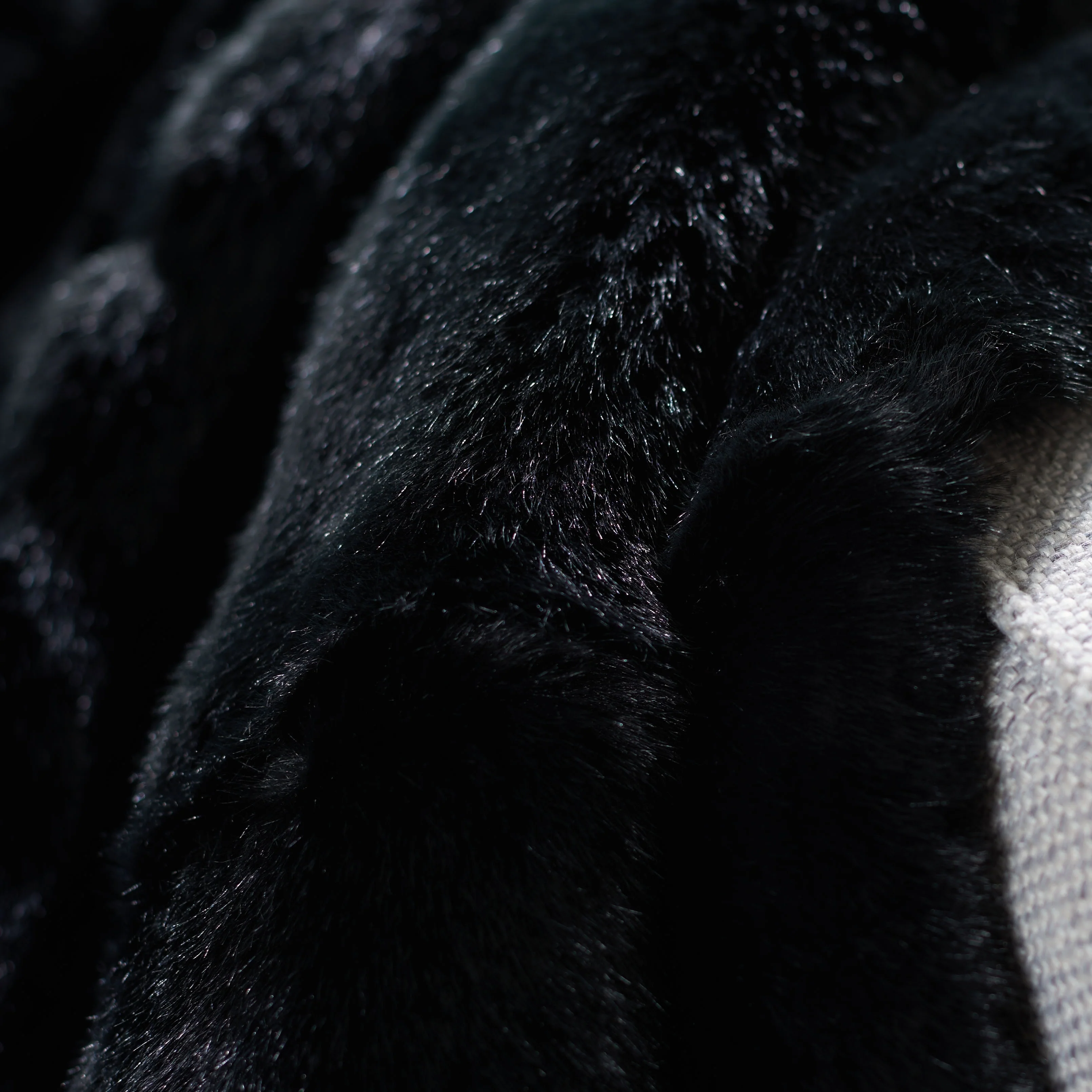 SAFAVIEH Faux Black Mink Throw -Black
