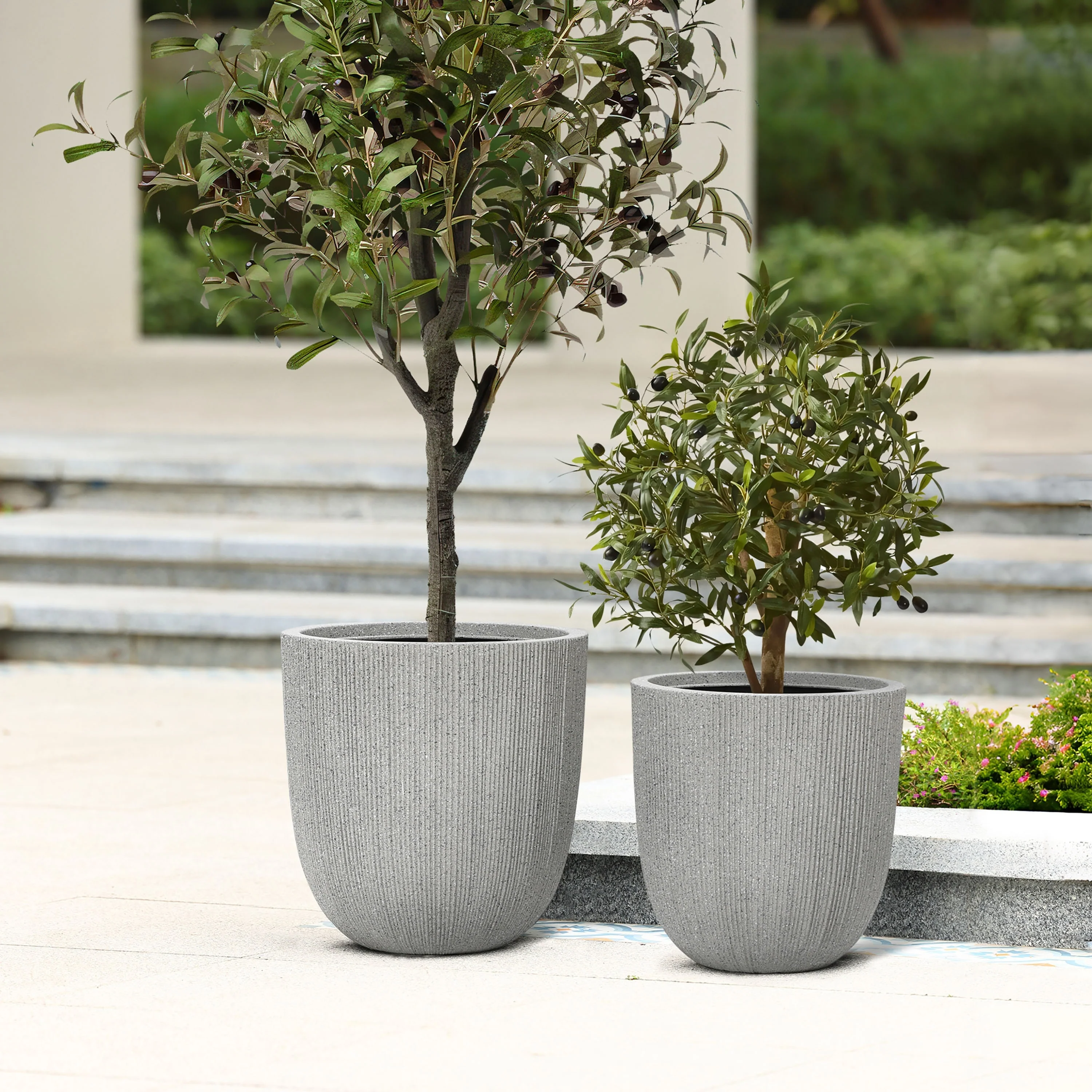 2-Piece Tapered Round Plastic Planters Set, Mediterranean Style