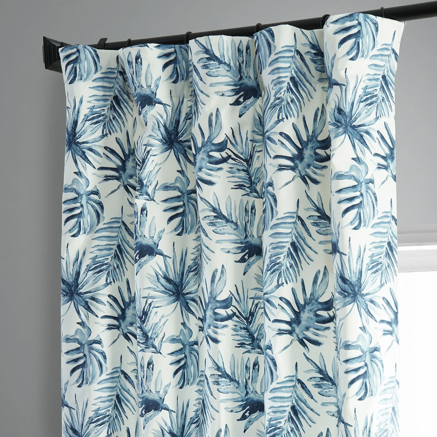 Exclusive Fabrics Coastal Leaf Cascade Printed Cotton Room Darkening Curtain (1 Panel)